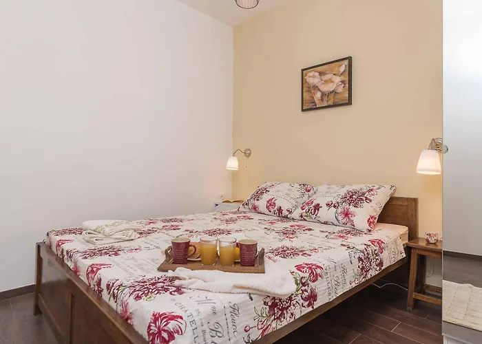 Porta Aurea Sunny プーラ